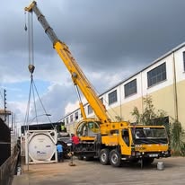 Heavy lifting crane equipment